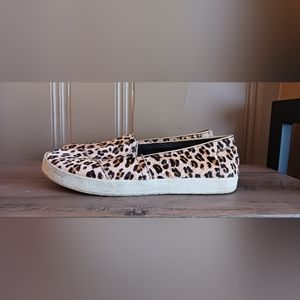 Toms Womens Animal Print Slip On Shoes Flats Size 7.5